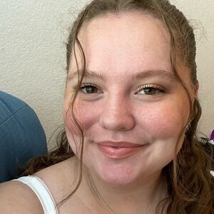 Meet your Posher, Ella